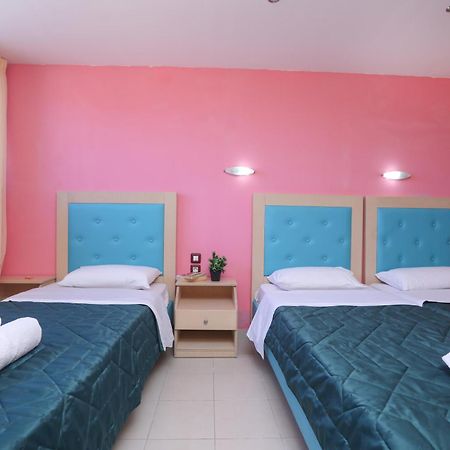 Corfu Hotel Apartments เวนิทเซส ภายนอก รูปภาพ