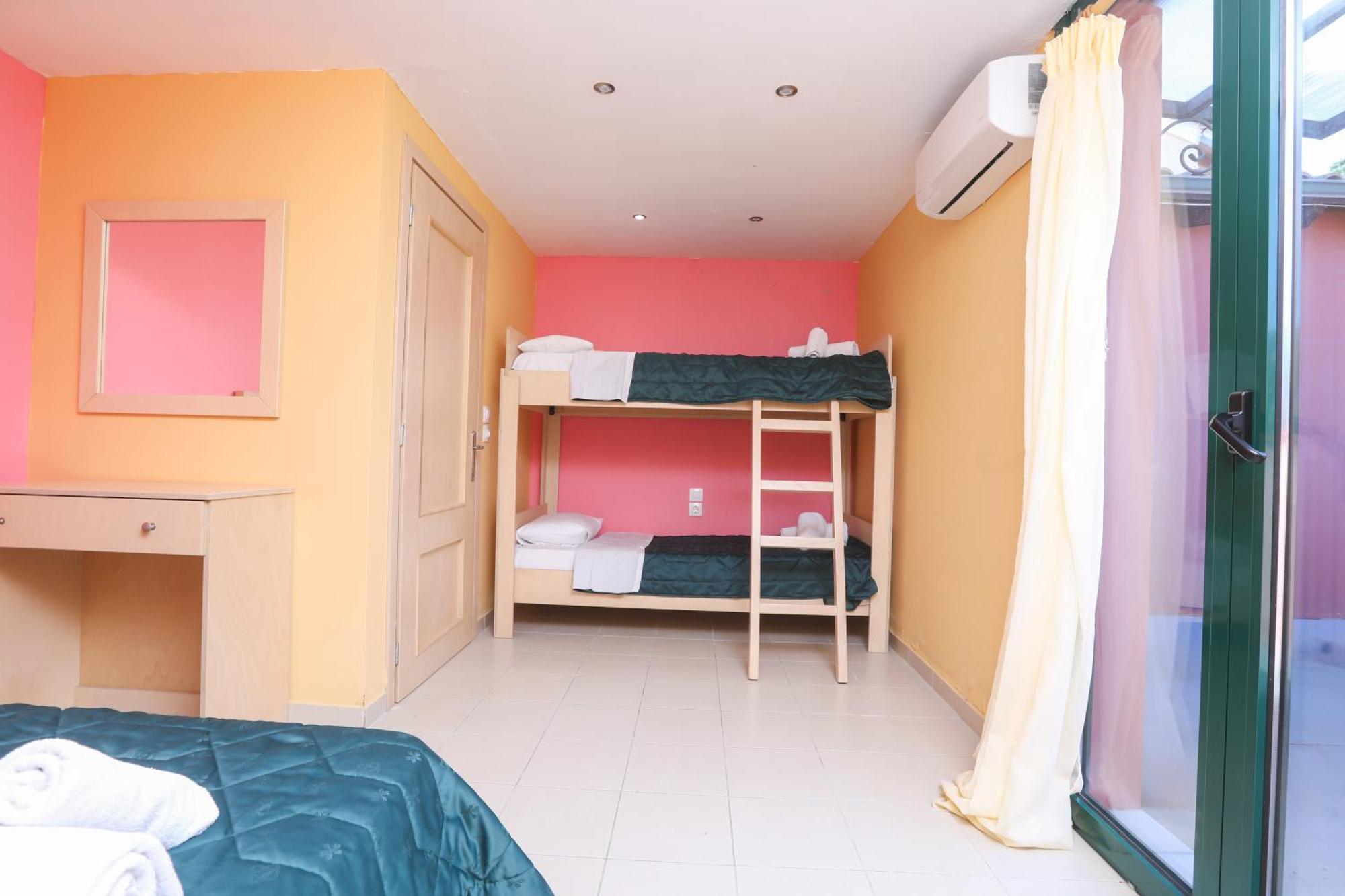 Corfu Hotel Apartments เวนิทเซส ภายนอก รูปภาพ