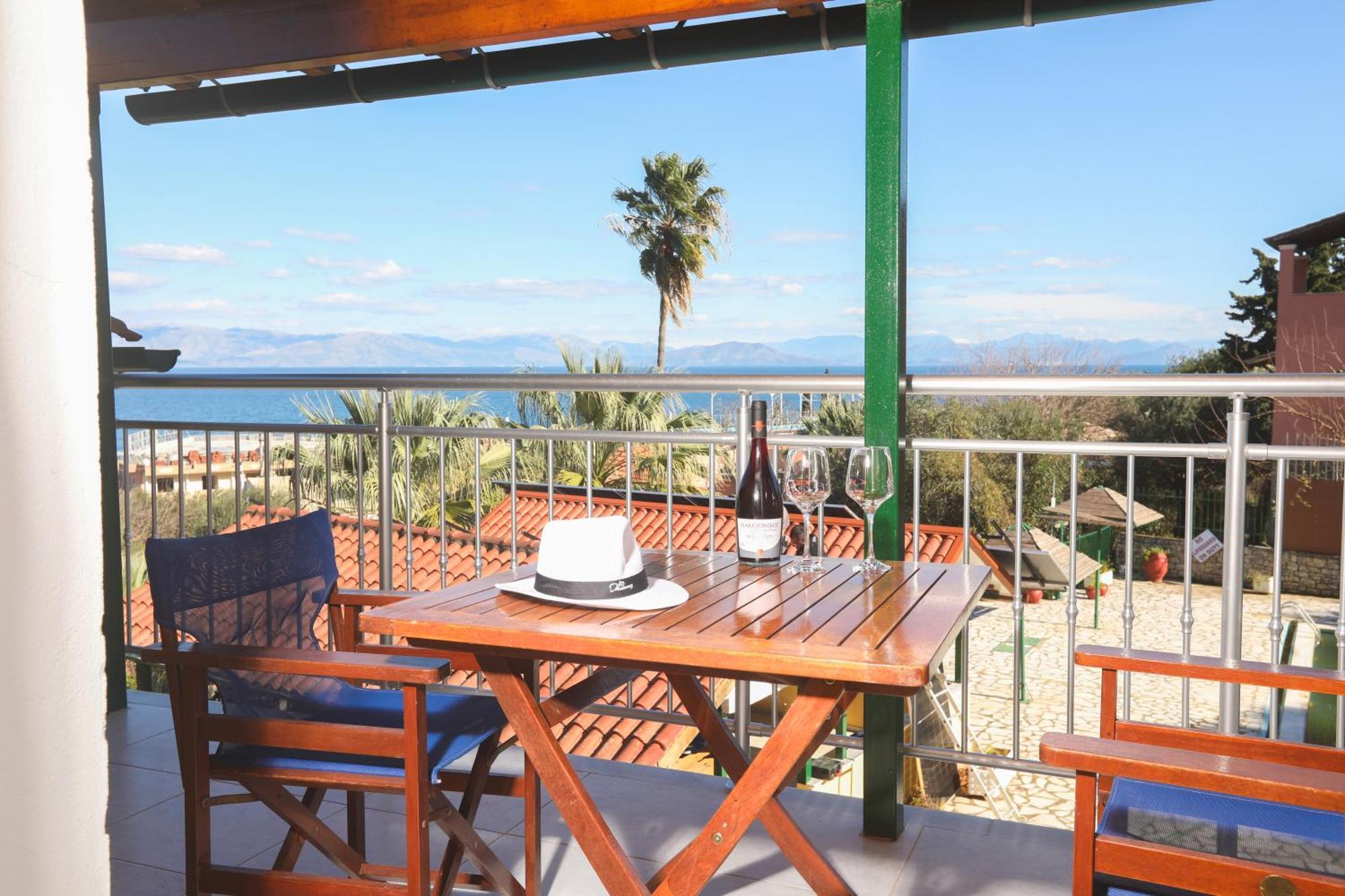 Corfu Hotel Apartments เวนิทเซส ภายนอก รูปภาพ