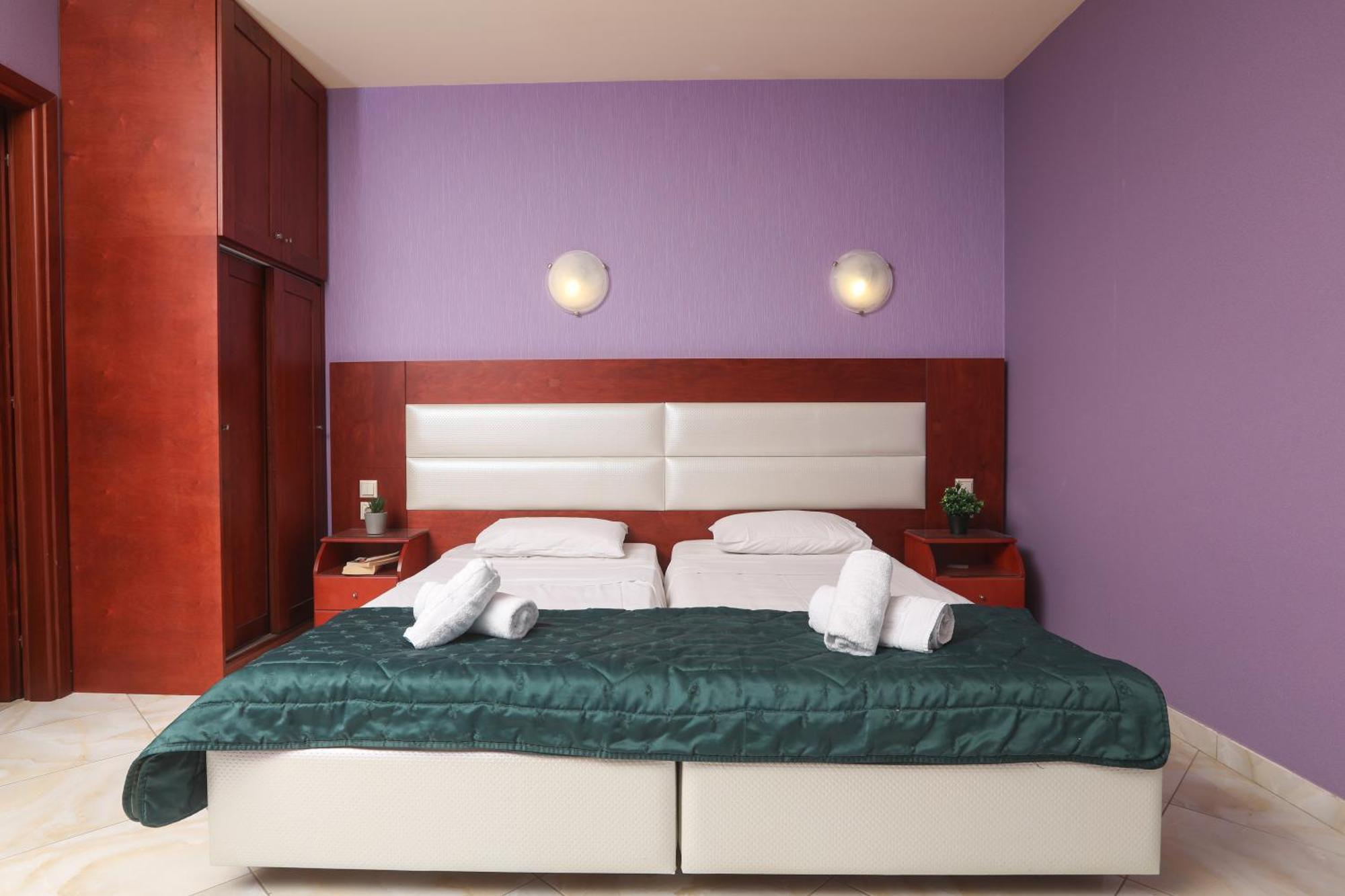 Corfu Hotel Apartments เวนิทเซส ภายนอก รูปภาพ