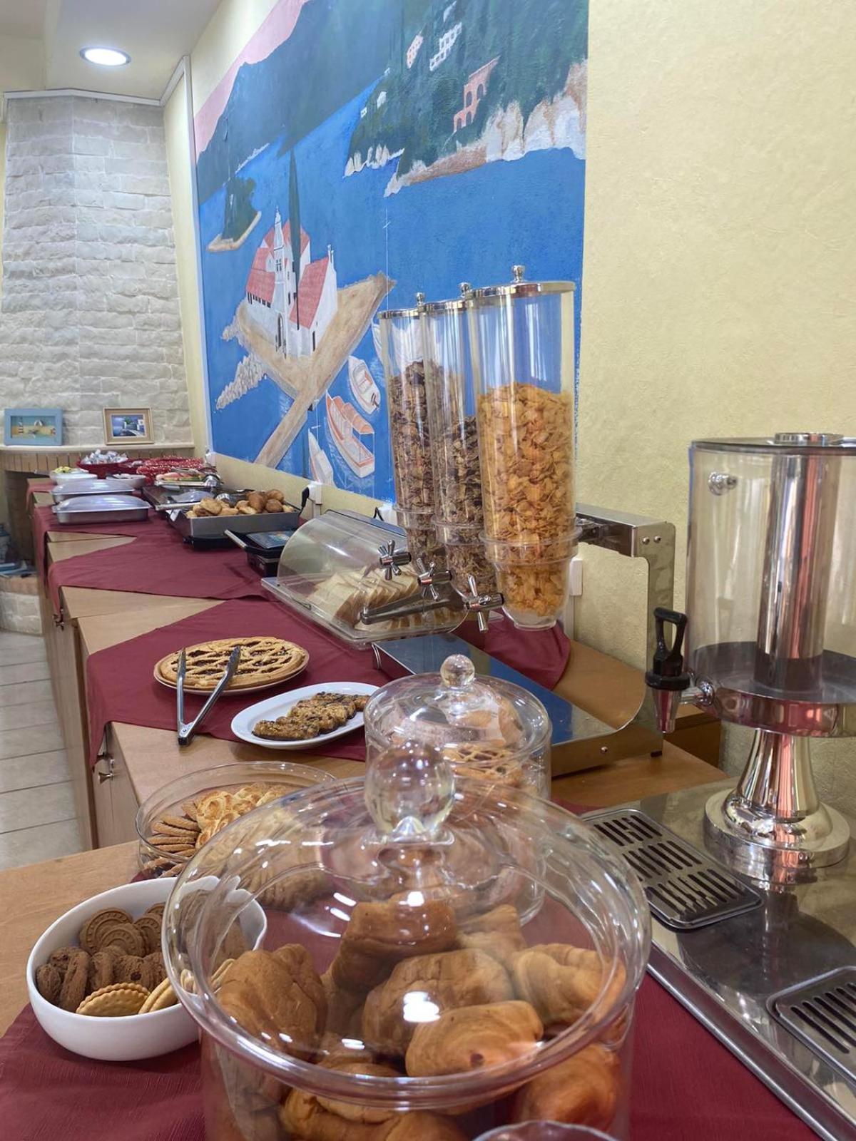 Corfu Hotel Apartments เวนิทเซส ภายนอก รูปภาพ