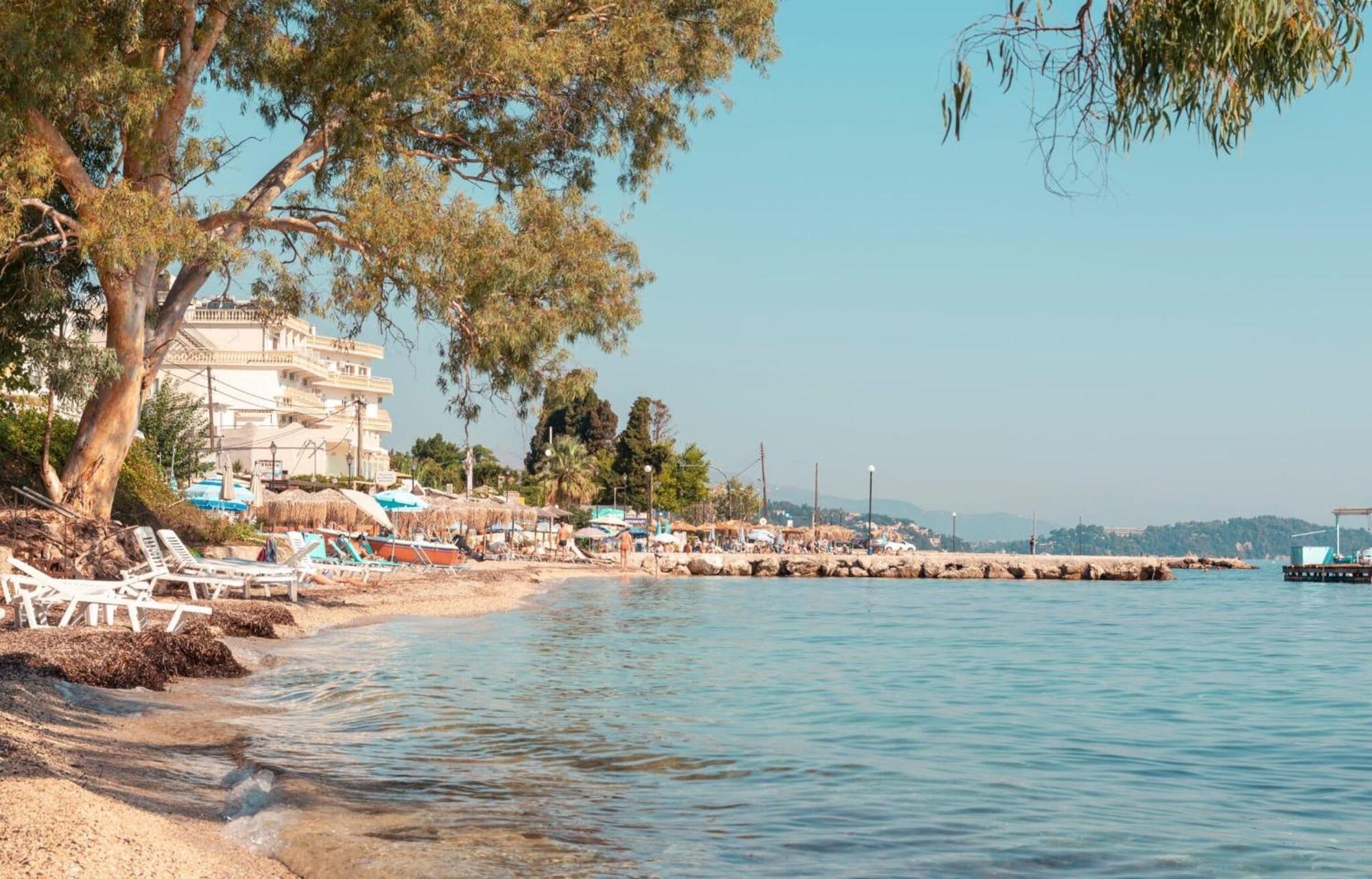 Corfu Hotel Apartments เวนิทเซส ภายนอก รูปภาพ