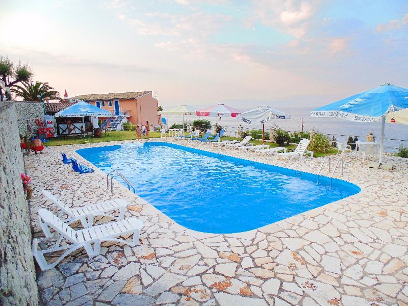 Corfu Hotel Apartments เวนิทเซส ภายนอก รูปภาพ