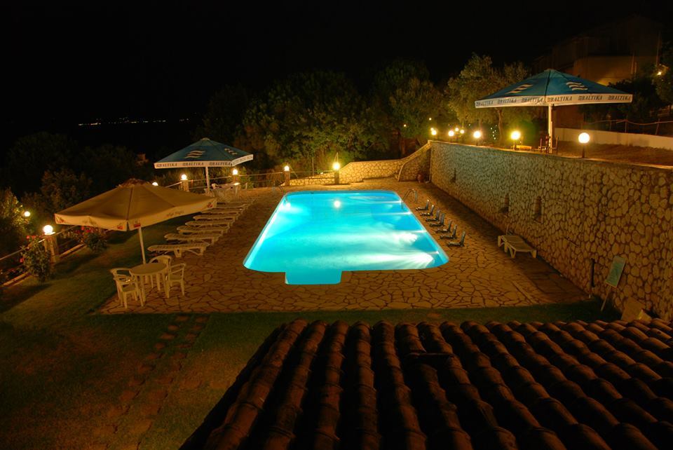 Corfu Hotel Apartments เวนิทเซส ภายนอก รูปภาพ