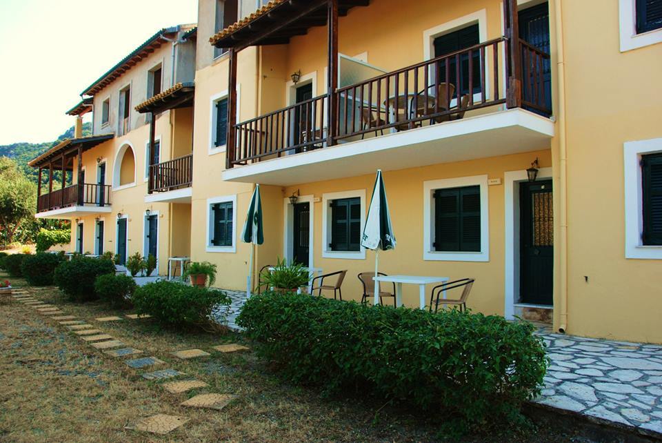 Corfu Hotel Apartments เวนิทเซส ภายนอก รูปภาพ
