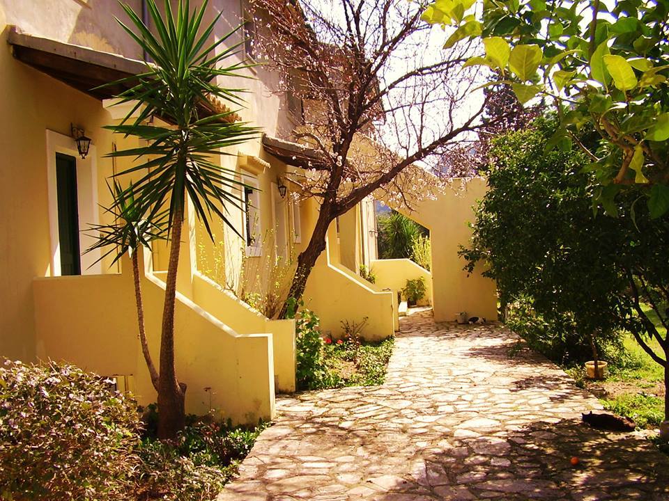 Corfu Hotel Apartments เวนิทเซส ภายนอก รูปภาพ