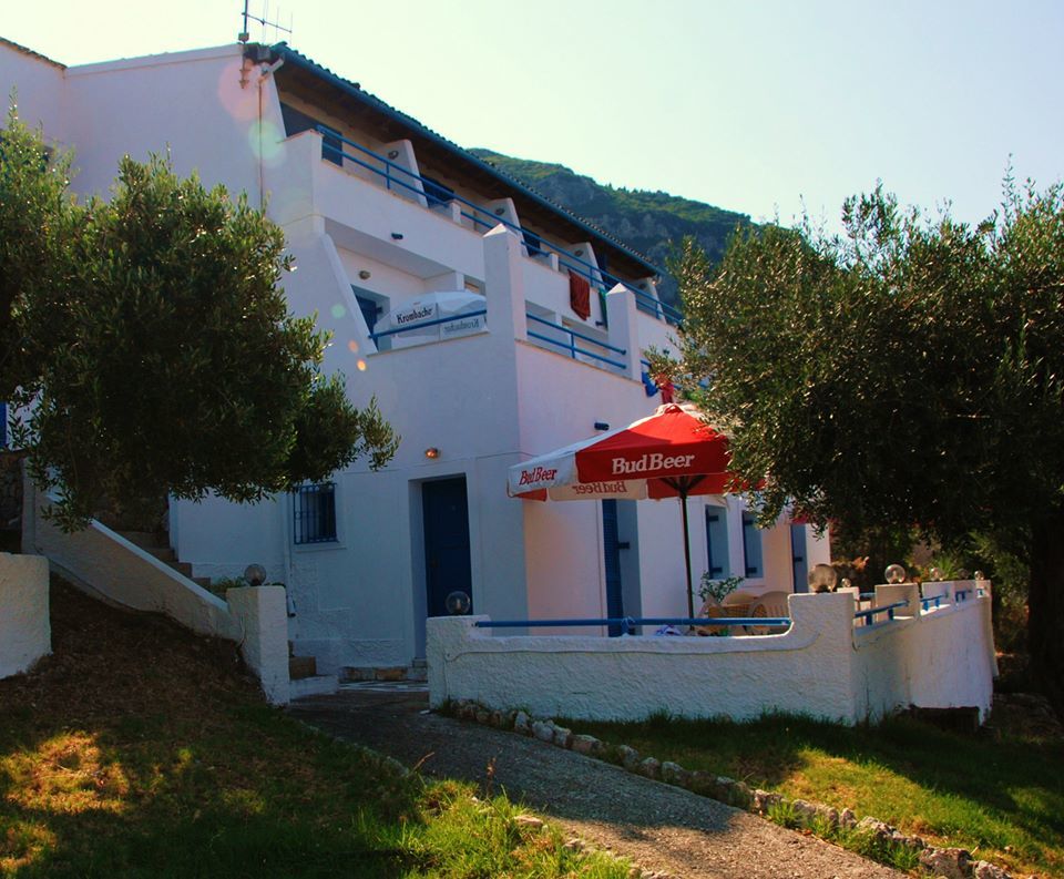 Corfu Hotel Apartments เวนิทเซส ภายนอก รูปภาพ